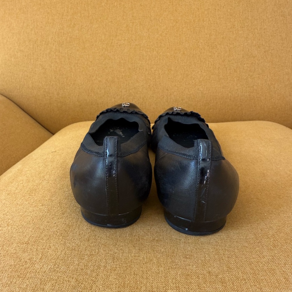 Chanel Black Loafers with Elegant Bow Detail - Picture 3 of 7